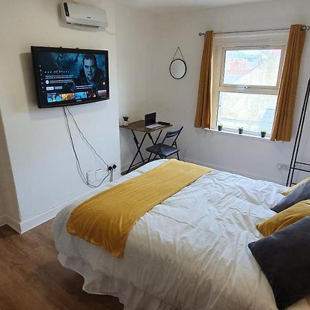 Fast Broadband, Budget Stay, Free Netflix. Cardiff Esterno foto