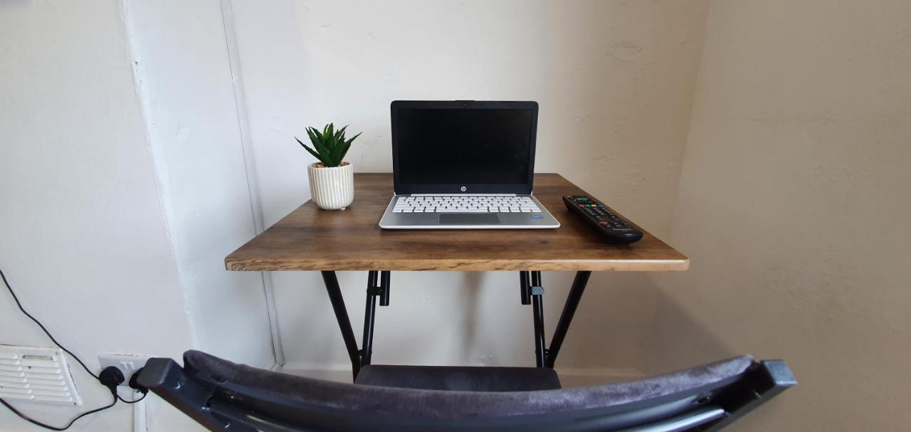 Fast Broadband, Budget Stay, Free Netflix. Cardiff Esterno foto