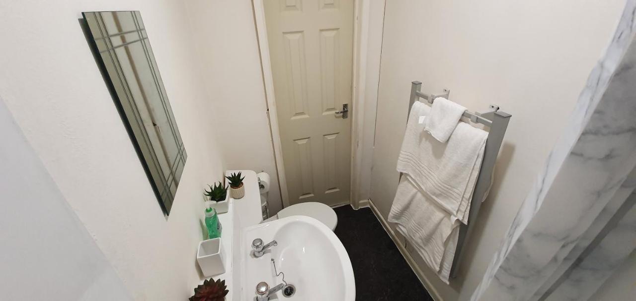 Fast Broadband, Budget Stay, Free Netflix. Cardiff Esterno foto