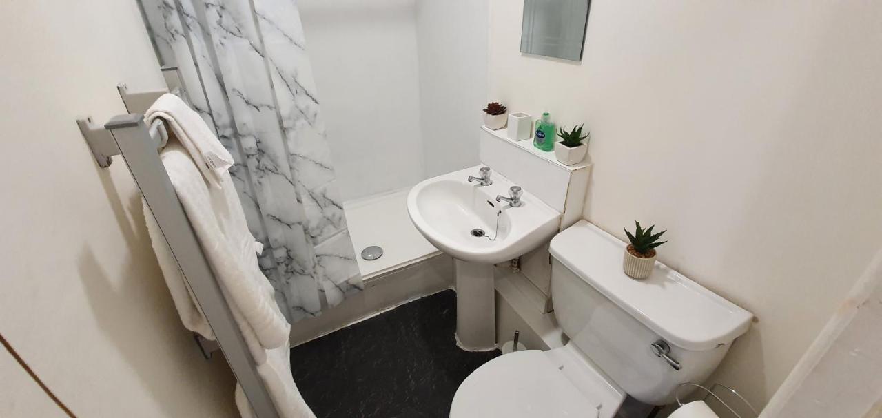 Fast Broadband, Budget Stay, Free Netflix. Cardiff Esterno foto
