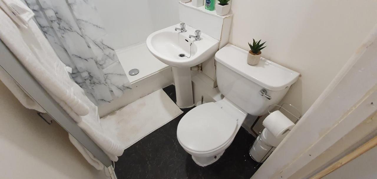 Fast Broadband, Budget Stay, Free Netflix. Cardiff Esterno foto