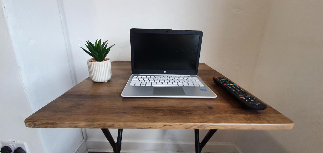 Fast Broadband, Budget Stay, Free Netflix. Cardiff Esterno foto
