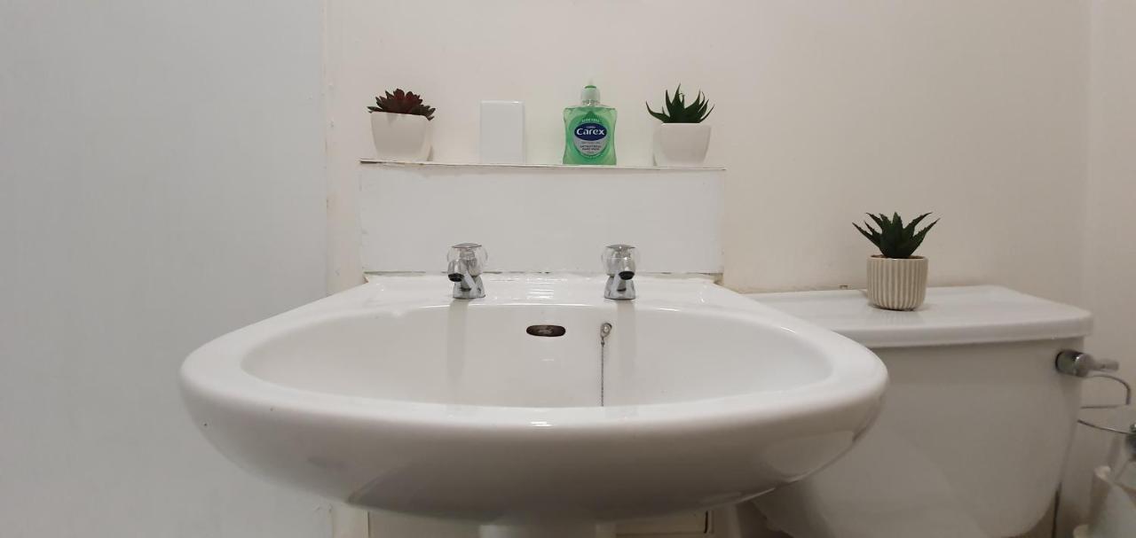 Fast Broadband, Budget Stay, Free Netflix. Cardiff Esterno foto